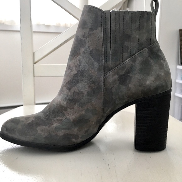 Schutz Camo Ankle Boots Block Heel - Picture 1 of 8